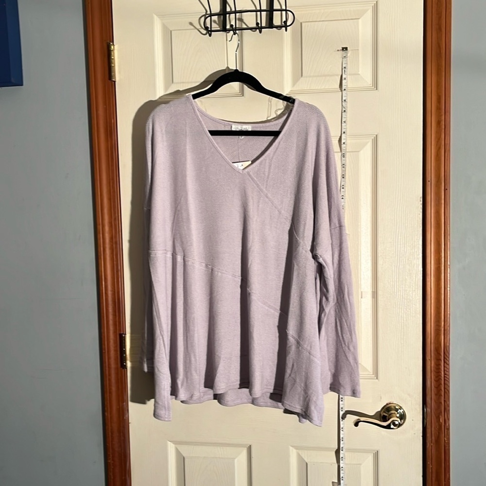 NWT-siren Lily-2X-lilac purple-V-neck, long sleeve, lightweight ,knit top